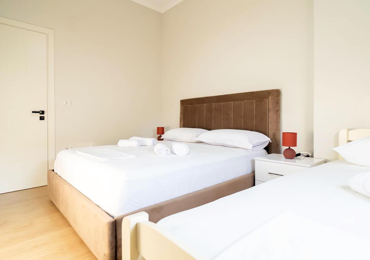 Home Inn Apartment 2 Near City Center Tirana Esterno foto