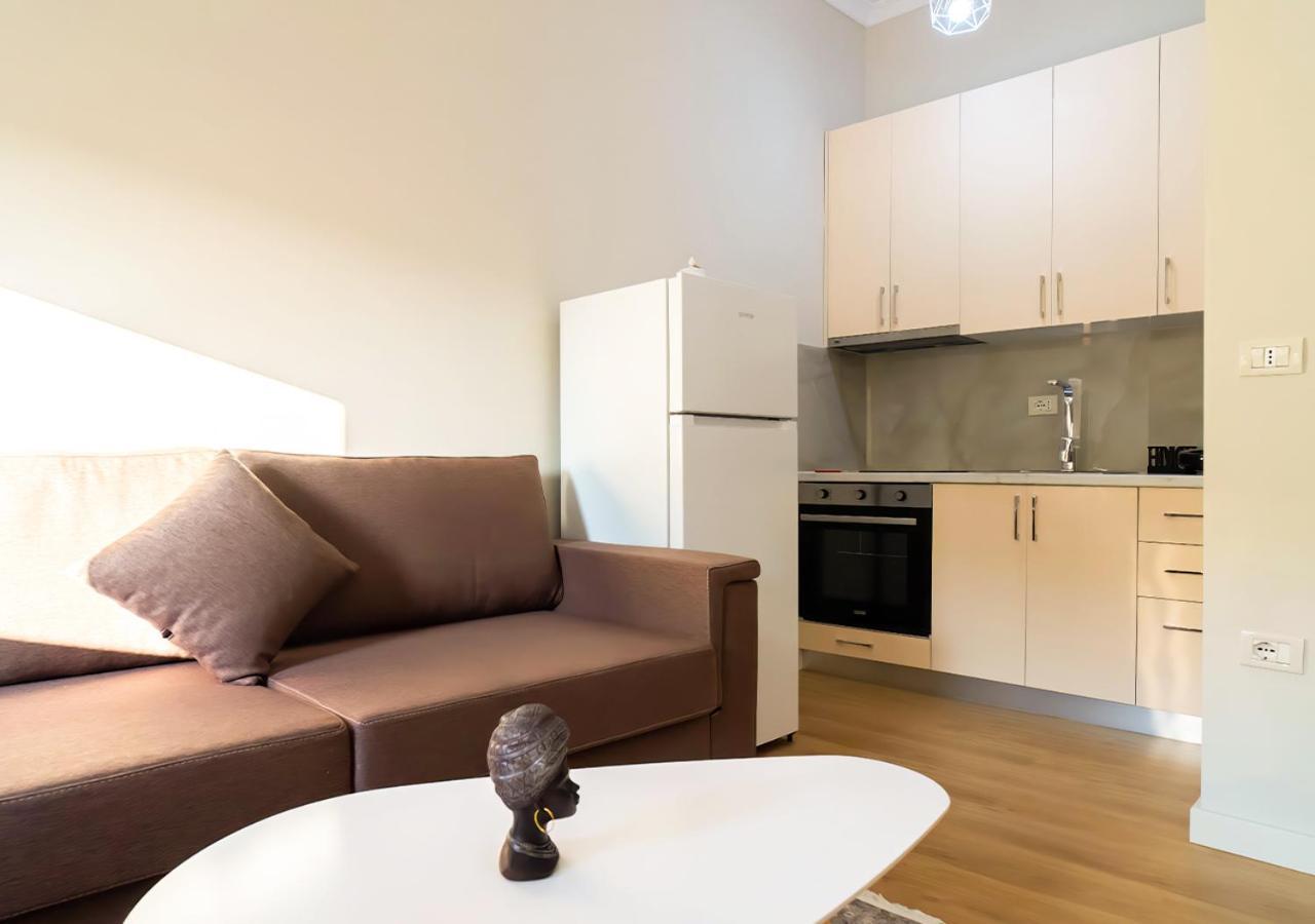 Home Inn Apartment 2 Near City Center Tirana Esterno foto