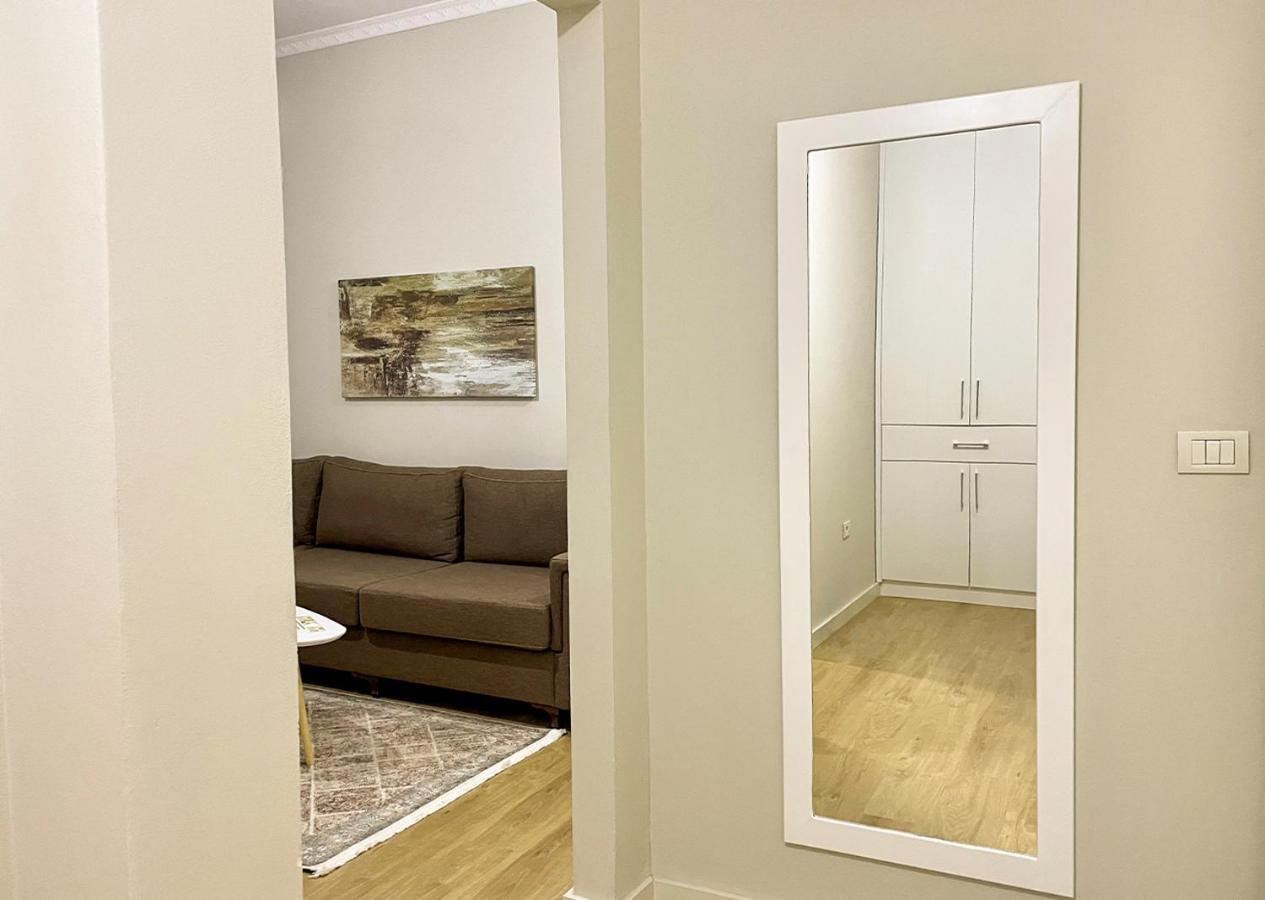 Home Inn Apartment 2 Near City Center Tirana Esterno foto