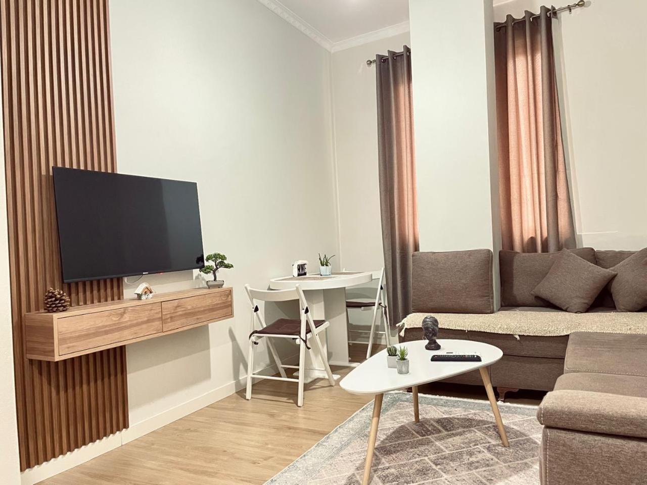 Home Inn Apartment 2 Near City Center Tirana Esterno foto